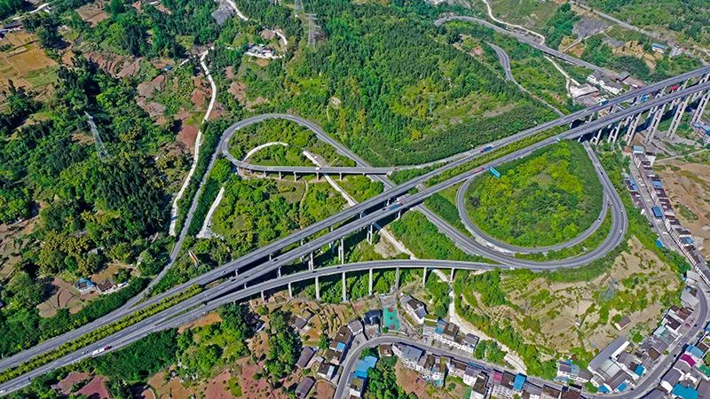 搭好“长安车” 跑好“彭水路”