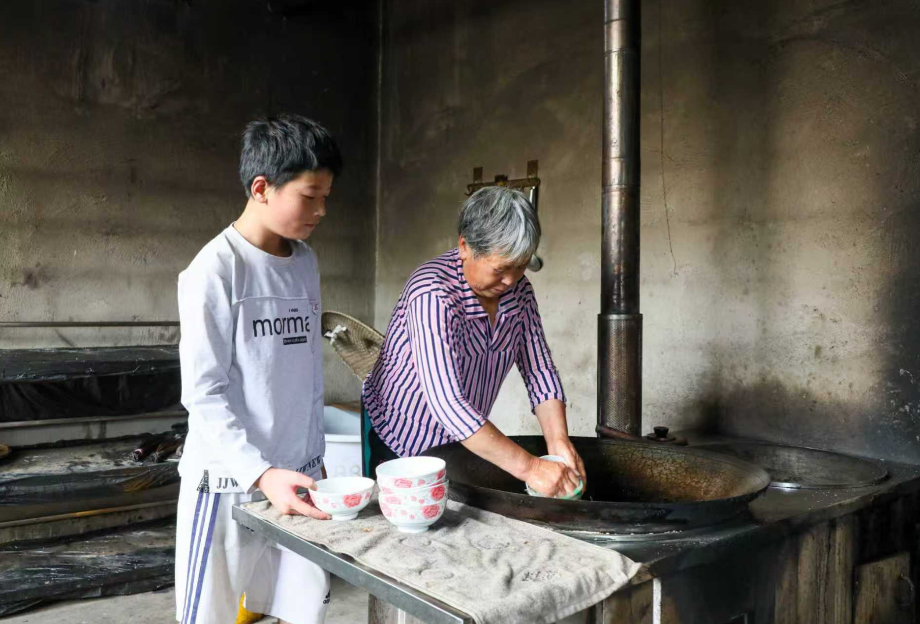 “超人奶奶”杨光辉：七旬老人用爱为孙子撑起一片天