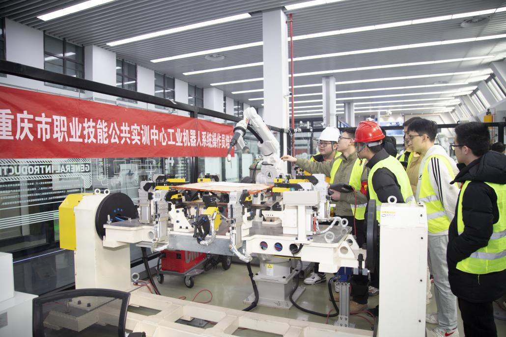 重庆启动“技能照亮前程”2026年度应届毕业生就业技能培训